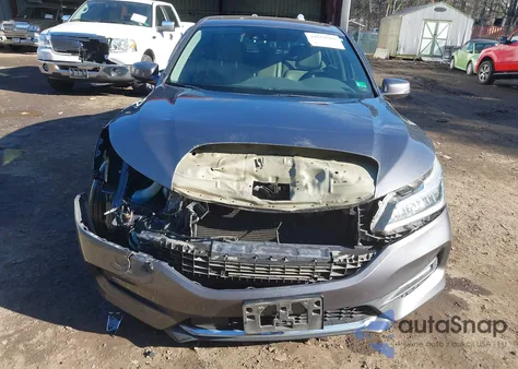 2017 Honda Accord Touring V6 z USA, uszkodzony, nr VIN 1HGCR3F93HA012533